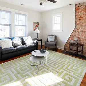 Apartment Contemporary 3-bedroom With Balcony In Rva, Richmond